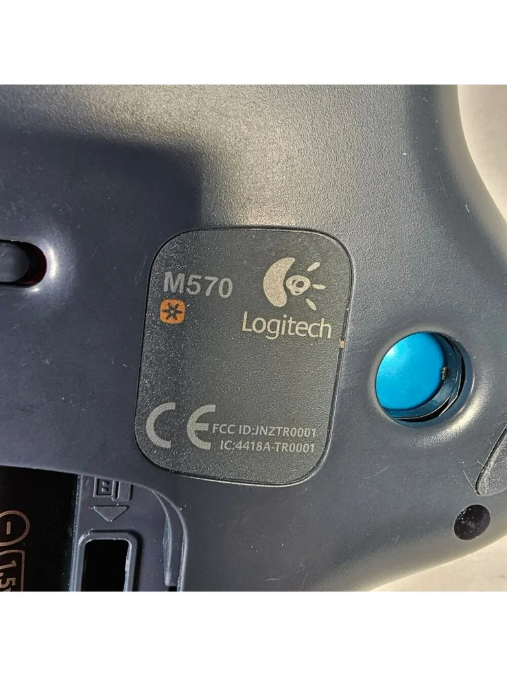 Logitech M570 Ergonomic Wireless Trackball Mouse w/ USB Receiver Black/Blue